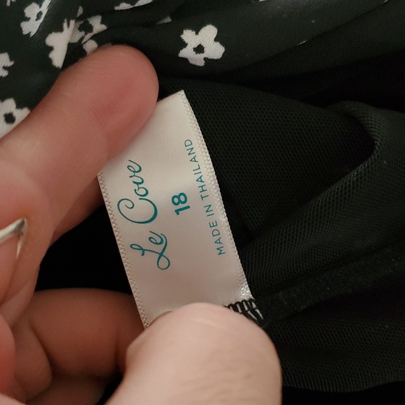 Le Cove Tank One-Piece Swim Suit Size 18 Black White Floral Dress Overlay - Picture 5 of 12